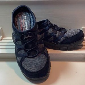 Size 6.5 Skechers Relaxed Fit Memory Foam Mules